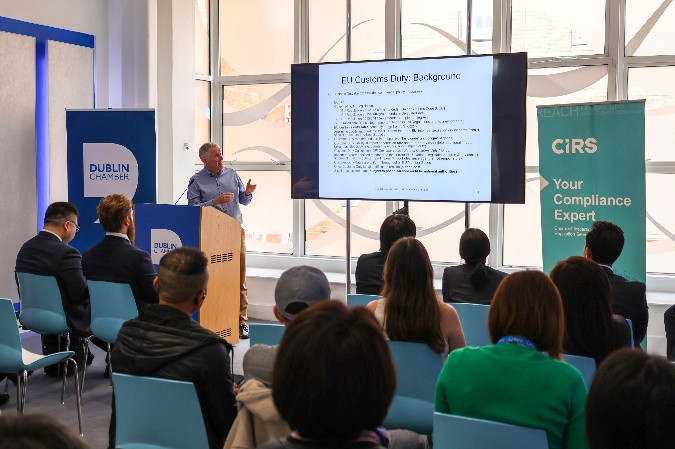 A person standing in front of a screen

AI-generated content may be incorrect.